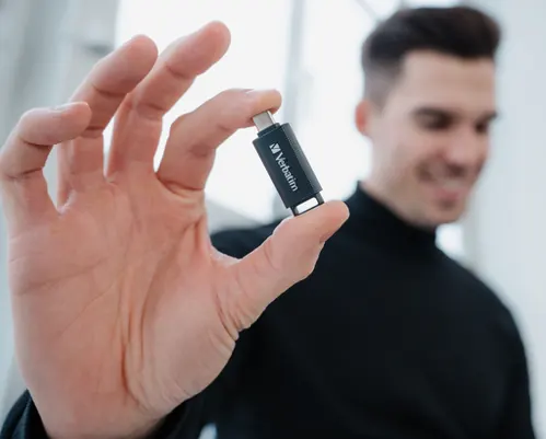 Cle USB c retractable 64gb noire — VERBATIM, vue 1
